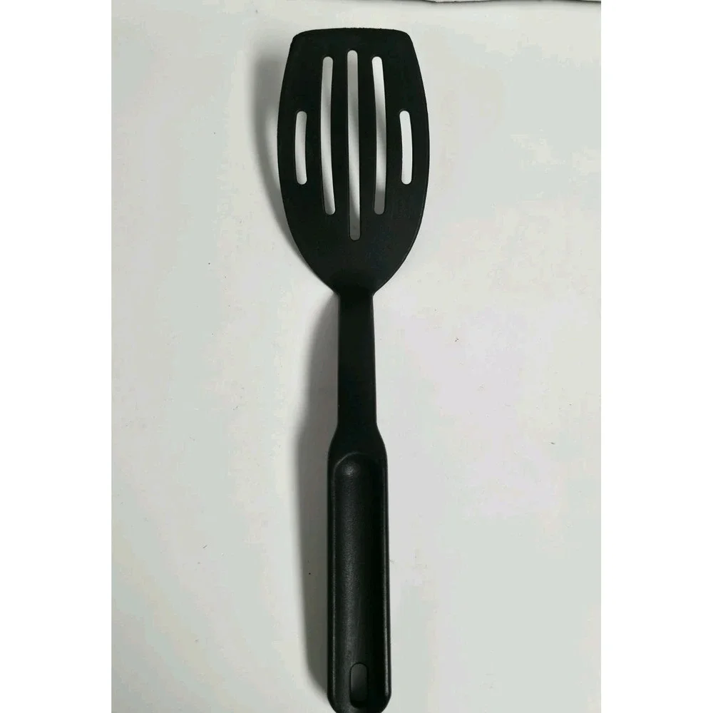 Pampered Chef Black Nylon Slotted Spatula Turner Flapper Kitchen Utensil 12.5